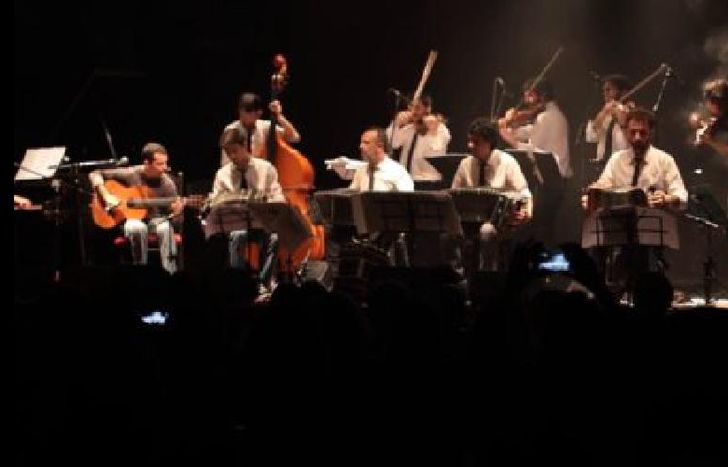 La orquesta se formó a principios de 2010.