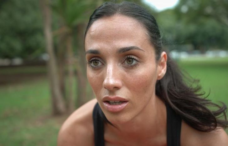 Fiorela, preocupada.