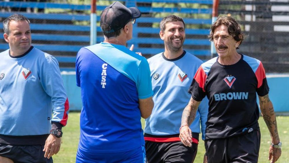 Vico empieza a darle forma al plantel.