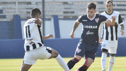 Los Andes y Fénix igualaron en la cancha de Deportivo Merlo. Los Andes y Fénix igualaron en la cancha de Deportivo Merlo.