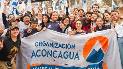 La organización con un grupo de amigos con ganas de ayudar y hoy la conforman más de 40 jóvenes militantes.