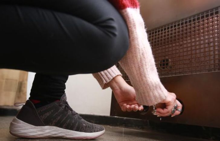 No deben instalarse estufas en espacios cerrados que no tienen ventilación.