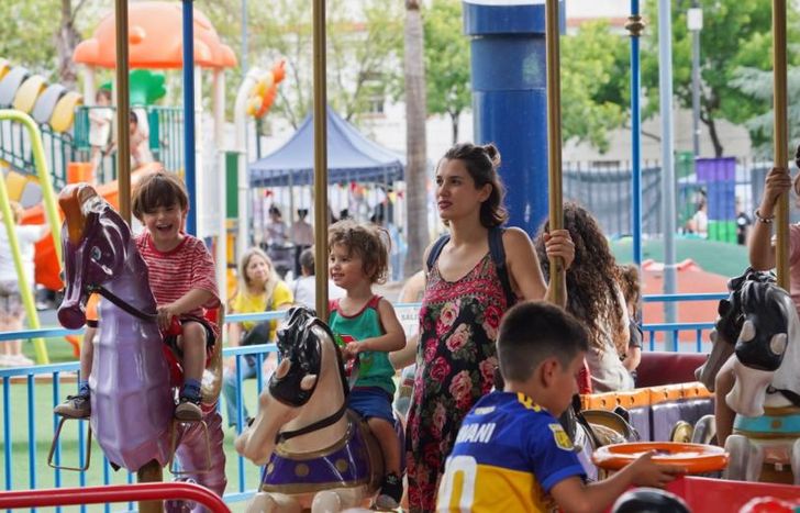 El carrousel tiene dos pisos y capacidad para más de 60 personas.