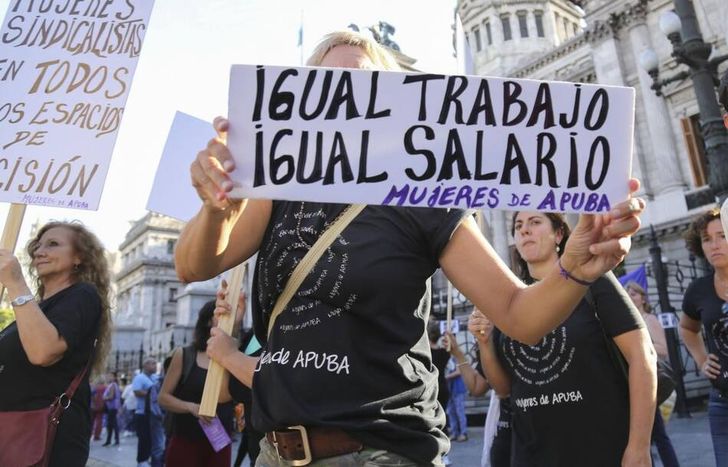 El 64% de las personas con menores ingresos en la Argentina son mujeres.