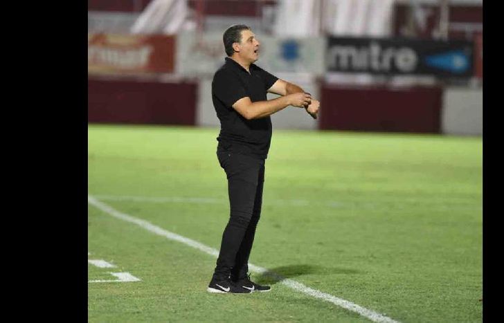 Biggeri dirigió 13 partidos y apenas ganó uno.