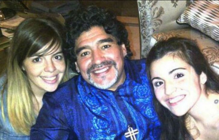 Diego Maradona, con Dalma y Gianinna, las hijas que tuvo con Claudia Villafañe.&nbsp;