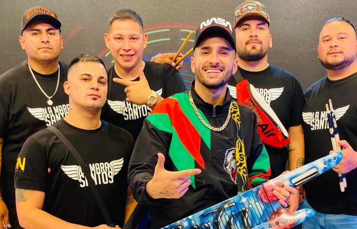 La banda de Lomas al frente del festival solidario.