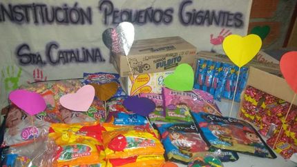 Algunas de las donaciones que recibieron de los vecinos.