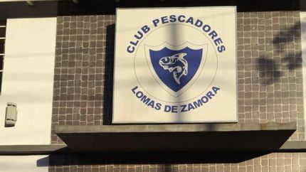Ubicado en la calle Díaz Vélez.