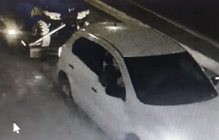 El auto que utilizaron para trasladar el cuatriciclo.