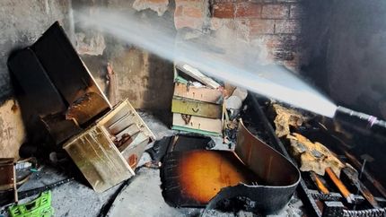 Las autoridades evitaron que las llamas se propaguen en el resto de la vivienda.