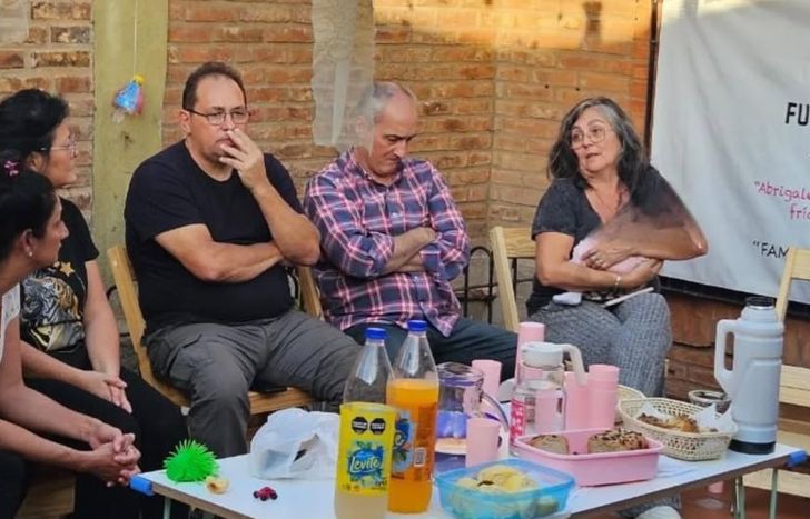 Las familias que se dedican a abrigar estarán presente durante el encuentro en el teatro de Banfield.