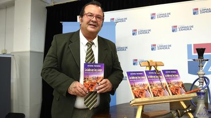 Con el libro, Julio busca dar a conocer más sobre la cultura árabe.