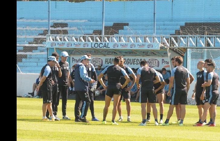 Durante todo el mes, Perazzo planea realizar varios amistosos y al menos dos ya están en carpeta