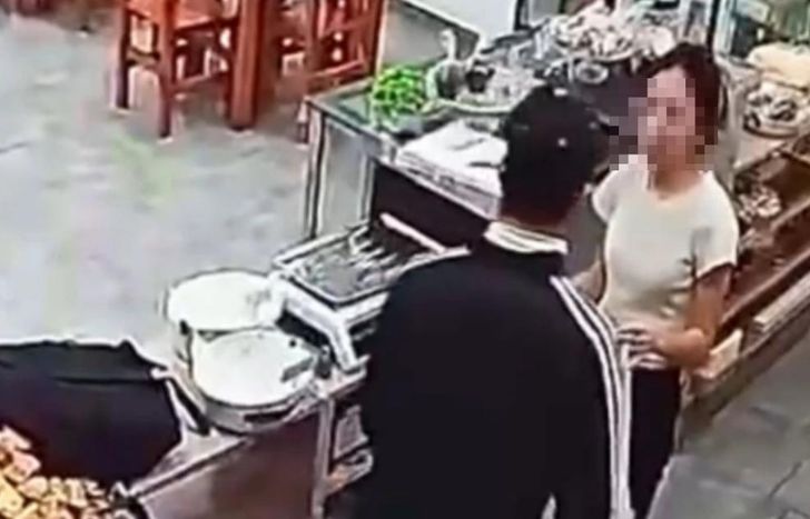 La víctima se resistió e intentó quitarle el arma al ladrón.