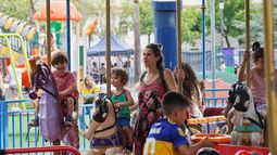 El carrousel tiene dos pisos y capacidad para más de 60 personas.