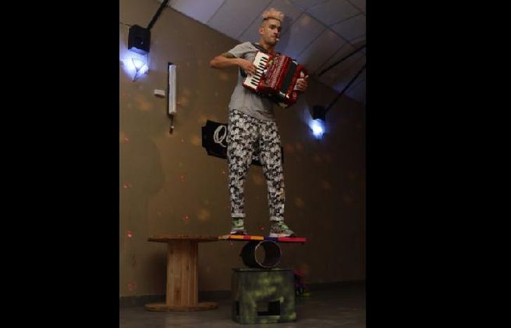 antes de la cuarentena se dedicaba a animar festejos para grandes y chicos.