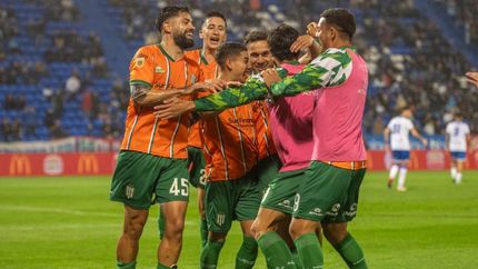 banfield se aleja del fondo y se ilusiona en grande en la copa de la liga
