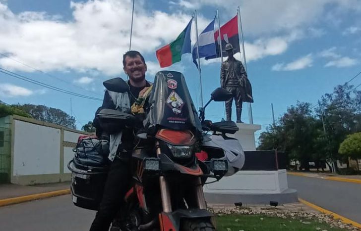 Emilio recorrió América en su moto y naufragó cuando regresaba a Argentina.