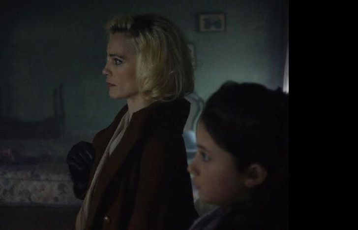 Aborda la relación entre una madre y su hija.