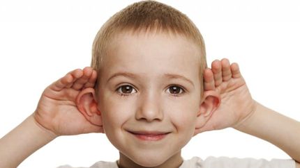 La audición es clave para comunicarse y sociabilizar.