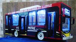 Las réplicas de los colectivos son las más pedidas.