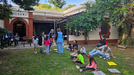 Para que interactúen, piensen y plasmen sus sentidos a través del arte.
