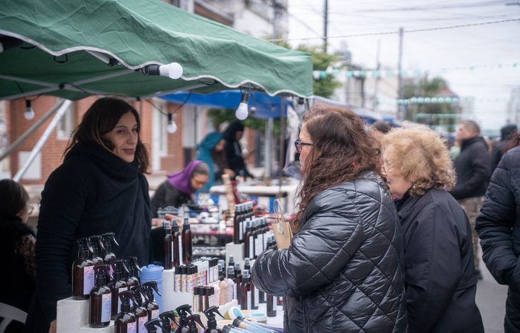 Banfield celebró en las calles sus 153 años con música, gastronomía y actividades.