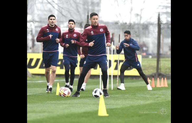 El defensor ya trabaja a la par de sus compañeros.