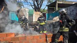 La casa se derrumbó tras el incendio.