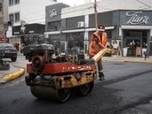 Los trabajos en Banfield abarcan las dos manos de la avenida.