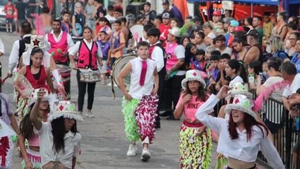 Los Caprichosos de Llavallol, Tumbados de la Risa y murgas invitadas.