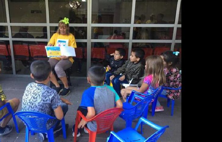 la agrupación iba cada miércoles para narrar cuentos a los chicos que estaban en la sala de espera del Hospital Gandulfo.