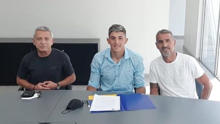 Grosi, Brey y Cascini, en la firma de la transferencia. Grosi, Brey y Cascini, en la firma de la transferencia.