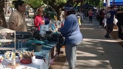 La feria es familiar y reúne a grandes y chicos.