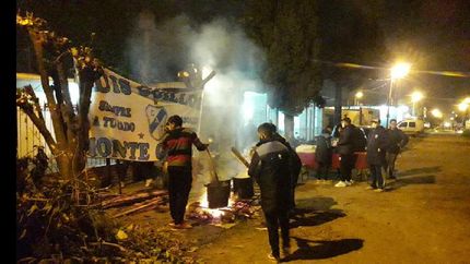 Más de 200 vecinos de El Zaizar recibieron un plato de comida. Más de 200 vecinos de El Zaizar recibieron un plato de comida.