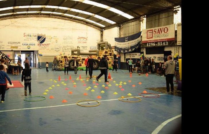 Normalmente, el club recibía a unos 400 jóvenes del barrio para practicar deportes.