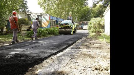 martin superviso los trabajos de pavimento en el hospital esteves