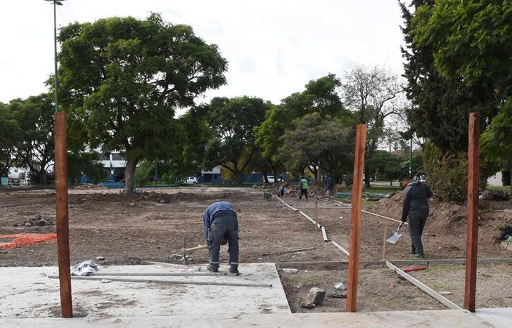 Avanza la obra en la Plaza 17 de Agosto, en Centenario.