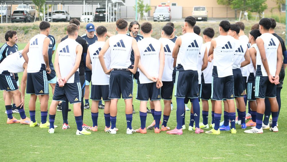 Tres juveniles de Lanús en un torneo internacional. Tres juveniles de Lanús en un torneo internacional.