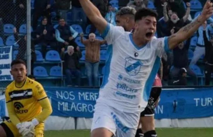 Lucas Gaona tiene un gol con la camiseta de Temperley.