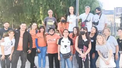 Parte del equipo del Campito Refugio en Lomas.