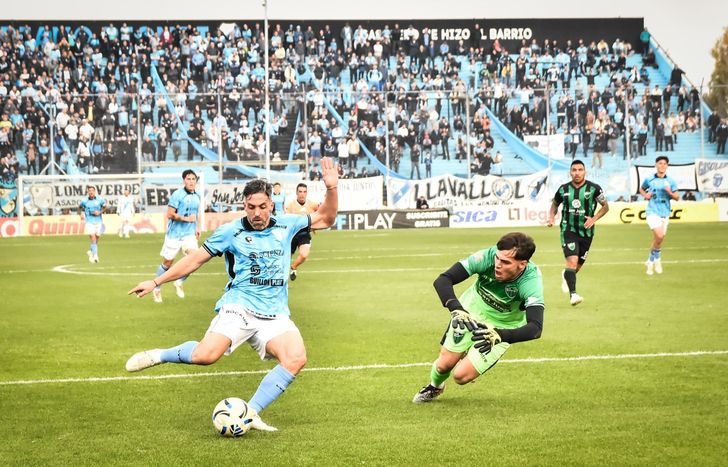 Gabriel Hauche marca el primero de Temperley.