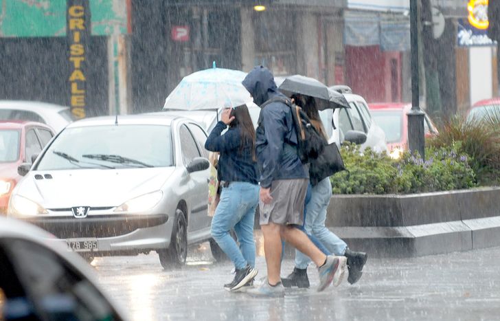 Lluvia y calor para el lunes: tormentas aisladas y chaparrones y una máxima de 29°.