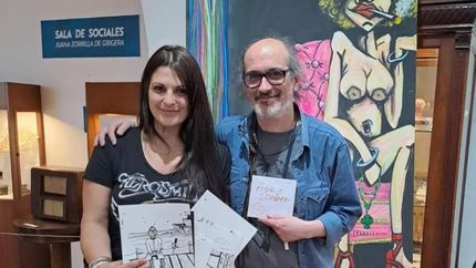 Alejandro, junto a Sol Rodríguez, la ilustradora del libro.