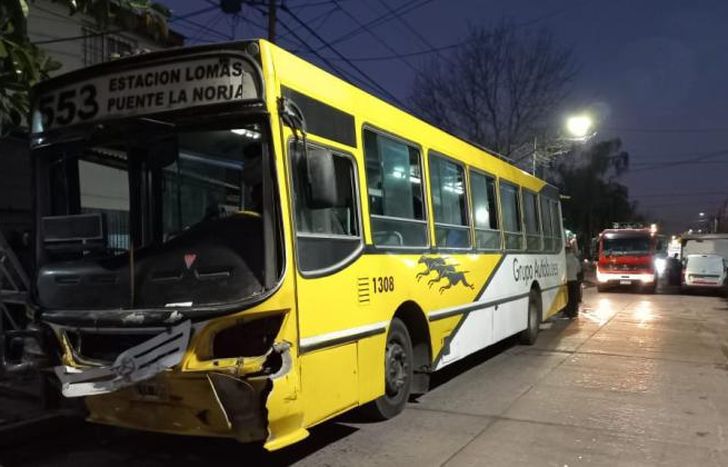 El colectivo es de la línea 553.