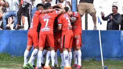 Claypole bajó a uno de los equipos animadores del torneo.