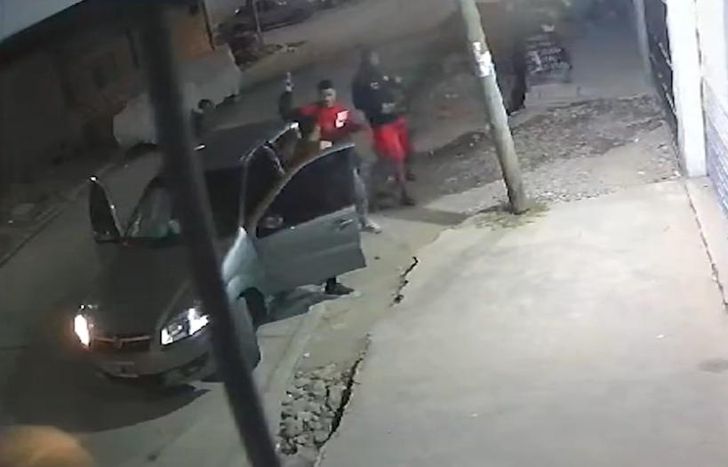 El hecho quedó filmado por una cámara de seguridad.