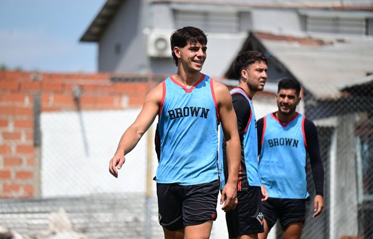 Brown de Adrogué asumirá su primer ensayo.