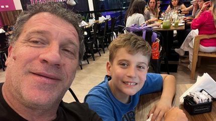 Tito Pompei, con su nieto Thiago, recordó el último Talleres-Banfield.